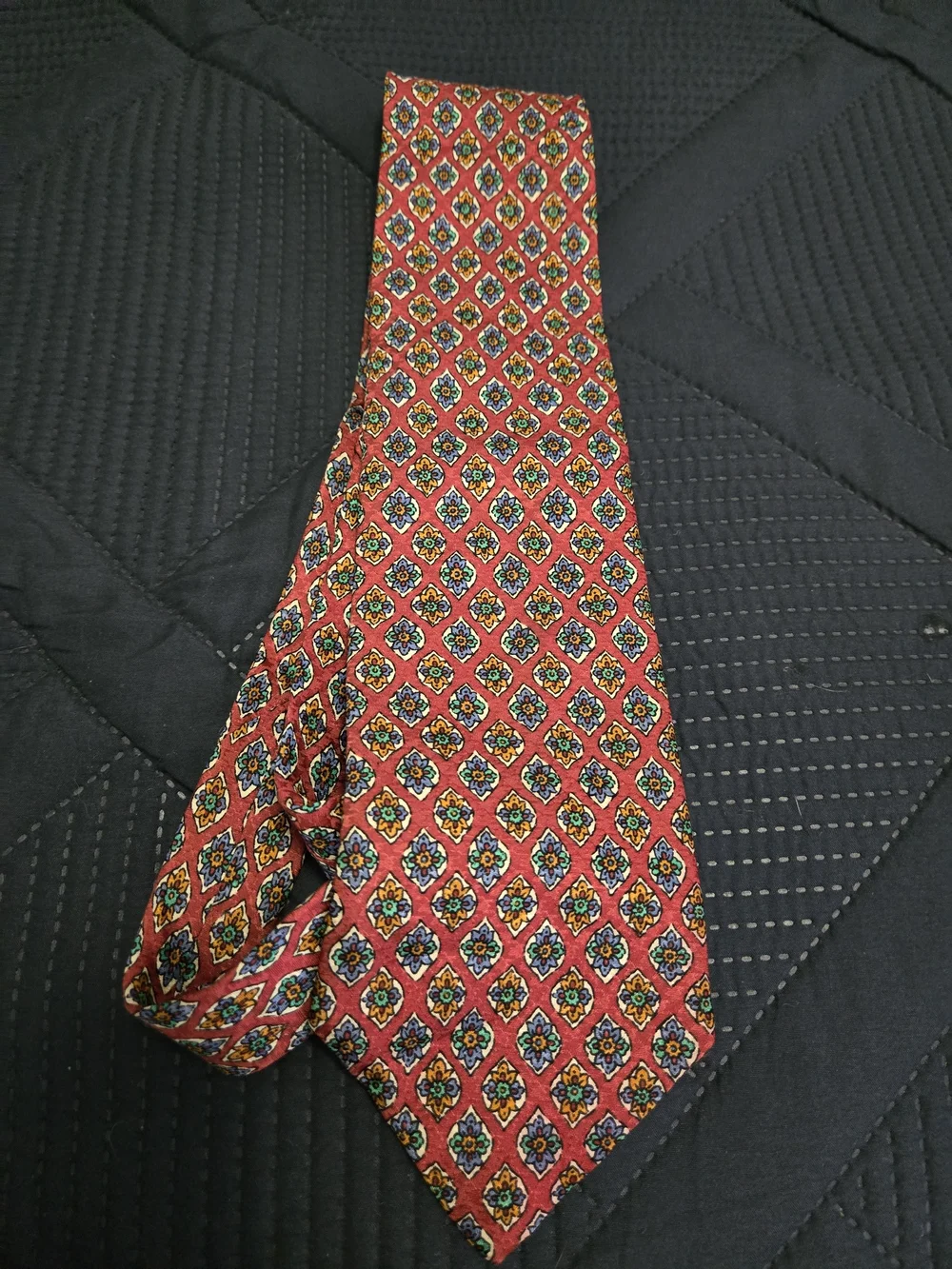 Christian Dior Red Geometric Medallion Silk Tie Vintage Design. #511